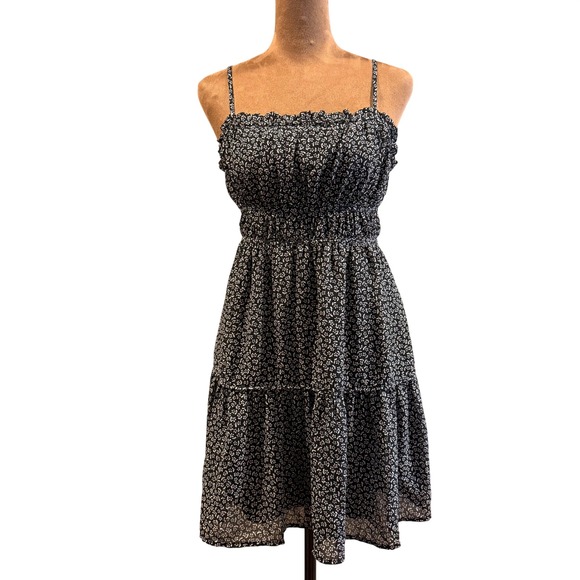 Madewell Dresses & Skirts - Madewell Floral Smocked Mini Dress Womens XS Black White Ditsy Coquette Dainty